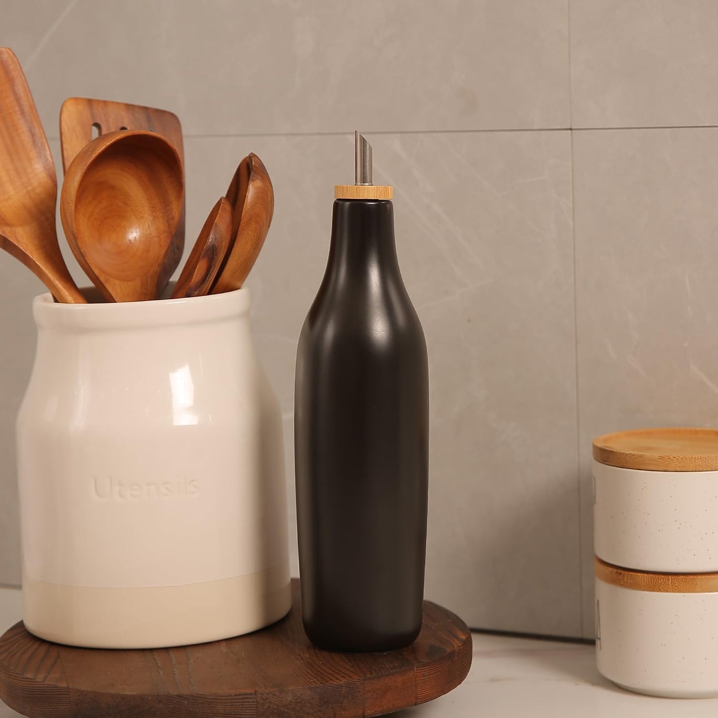 HOMCDALY Ceramic Olive Oil Dispenser for Kitchen, Stoneware 16oz Oil and Vinegar Bottles Dispenser, Kitchen Dispenser Bottle for EVOO Vinegar Syrups, Modern Farmhouse Design(B)