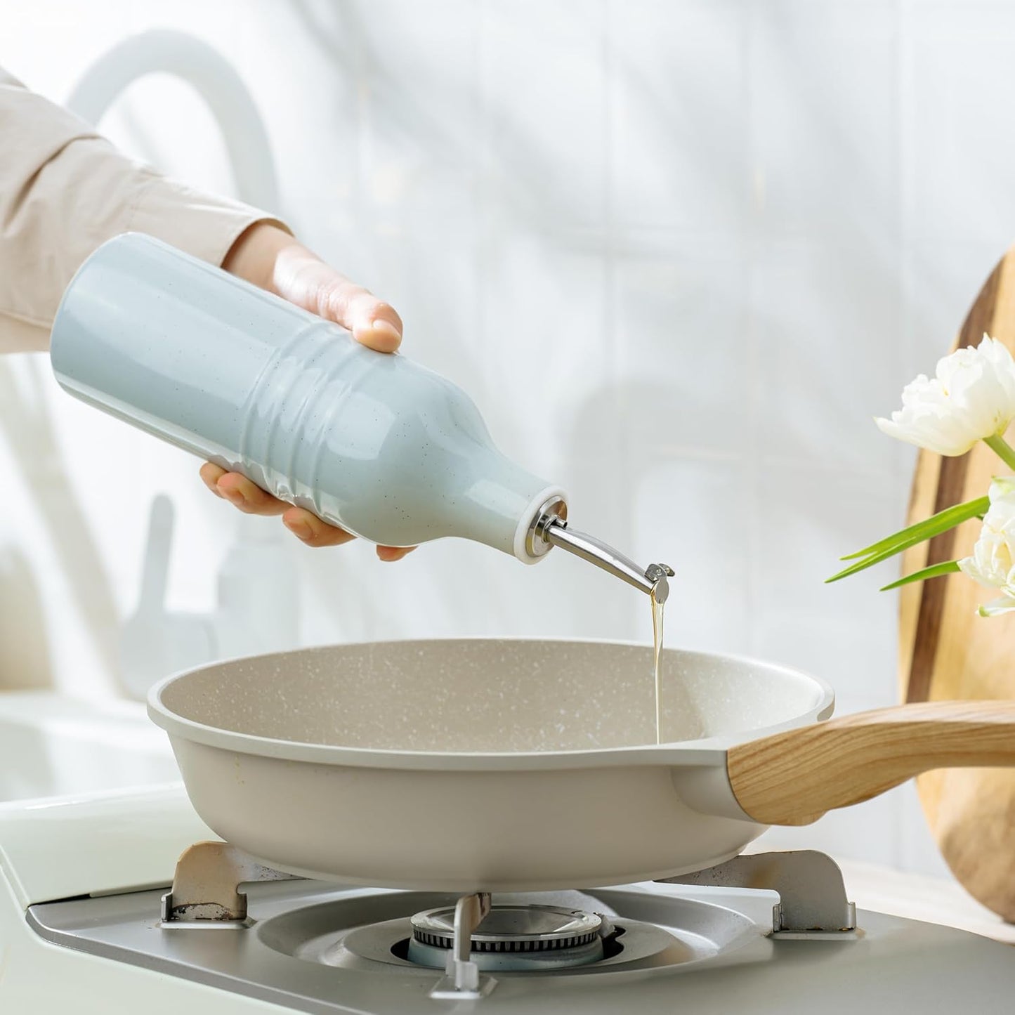 famiware Jupiter 16oz Ceramic Olive Oil Dispenser Bottle, Olive Oil and Vinegar Dispenser Bottle Set of 2 with Stainless Steel Pourers, Suitable for Storage Vinegar, Liquids, Light Blue & Light Green