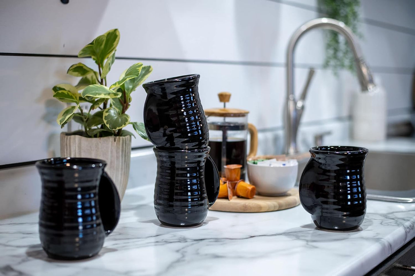 Elanze Designs Ribbed 14 ounce Ceramic Stoneware Handwarmer Mug Set of 4, Black