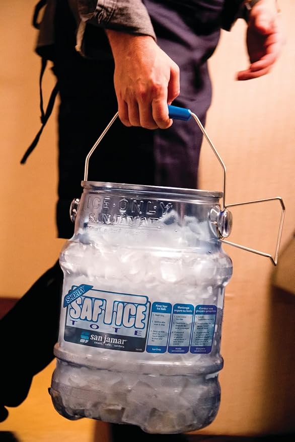 San Jamar Saf-T-Ice Plastic Ice Tote, Ice Bucket with Drying and Storage Hook for Restaurants, Bars, Catering Events, Buffets, 6 Gallons, Blue