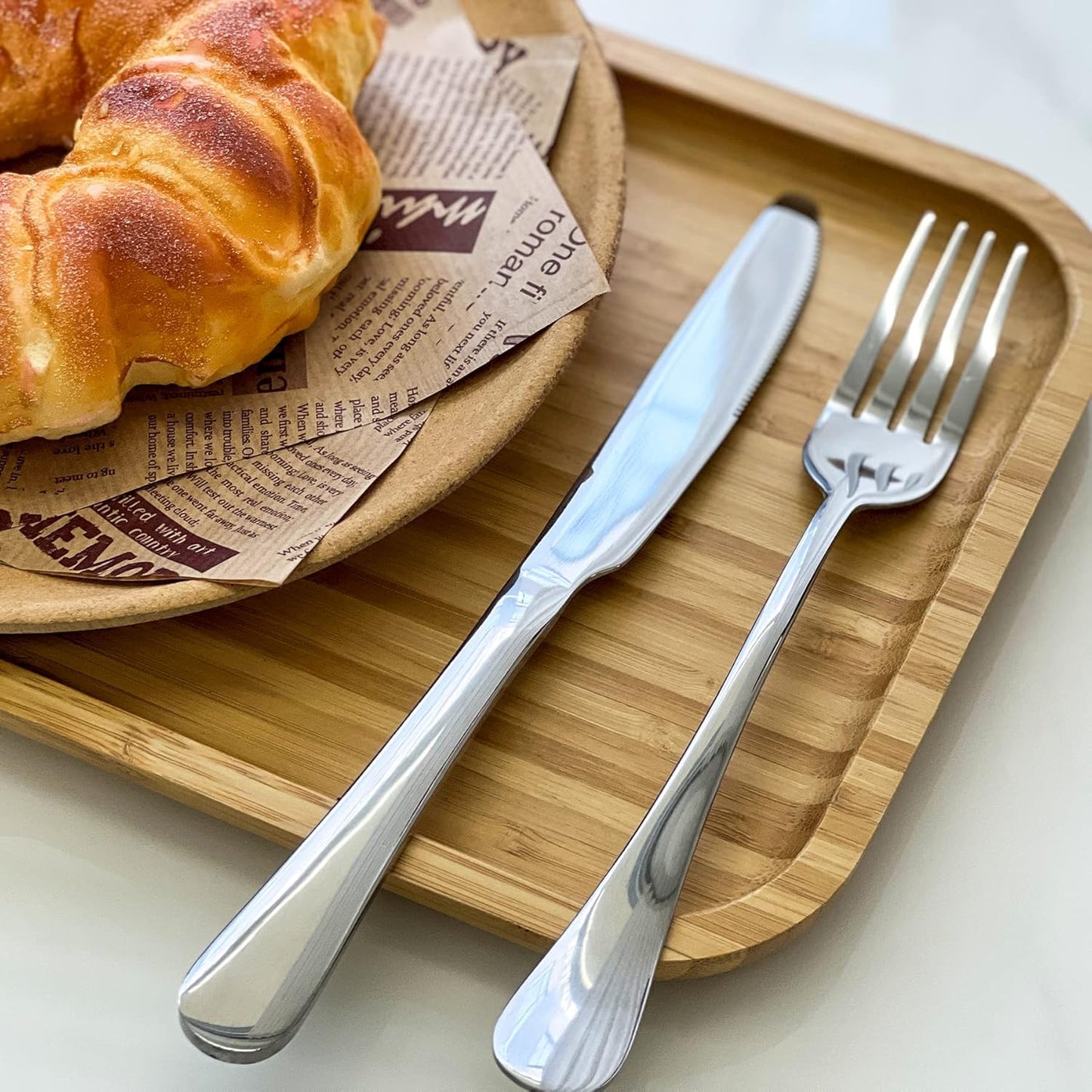 SANTUO 24 Pcs Silverware Set with 12 Dinner Knives and 12 Dinner Forks,Flatware Set with Top Food Grade Stainless Steel,Tableware Cutlery Set For Home Restaurant Hotel, Mirror Finish, Dishwasher Safe