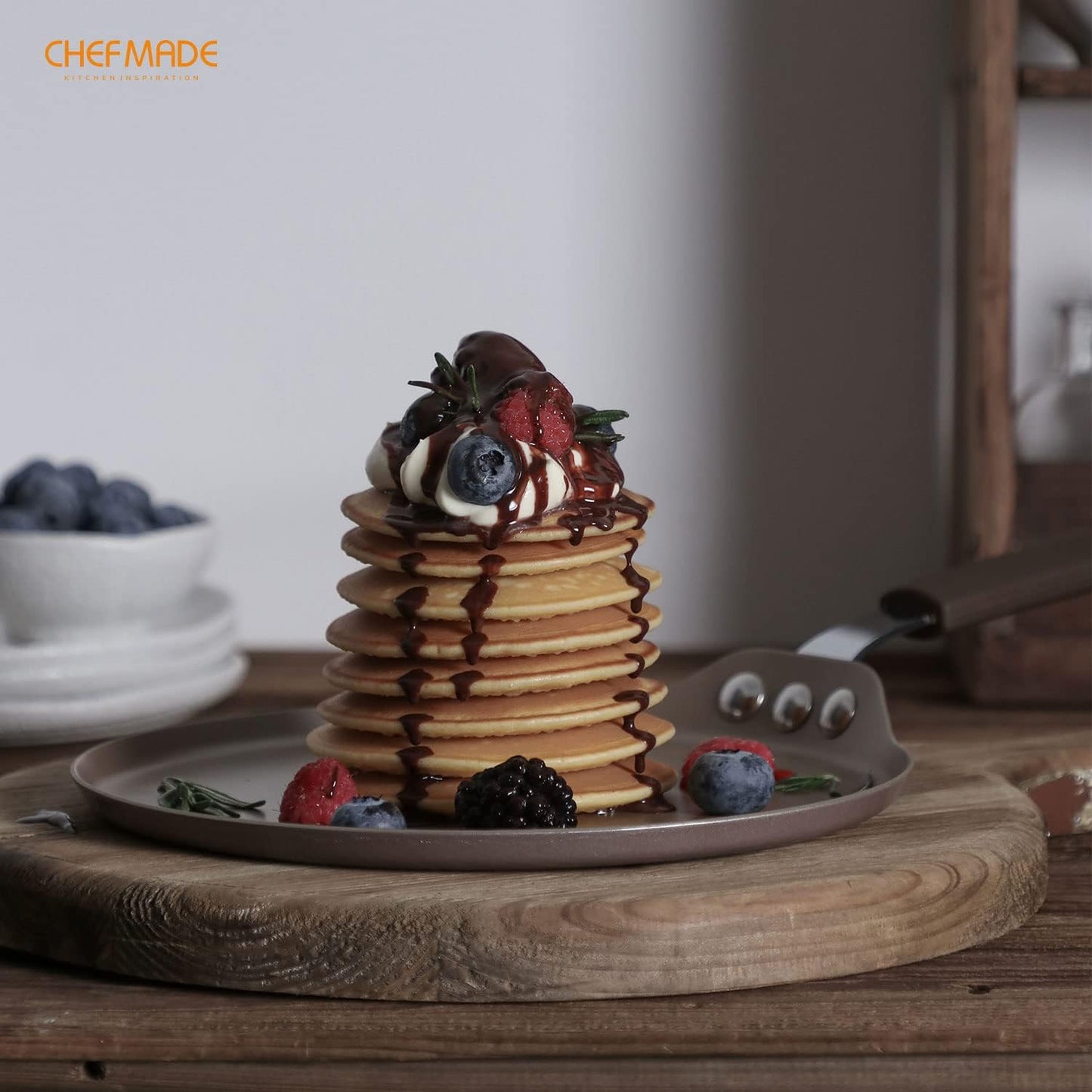 CHEFMADE Crepe Pan with Bamboo Spreader, 8-Inch Non-Stick Pancake Pan with Insulating Silicone Handle for Gas, Induction, Electric Cooker (Champagne Gold)