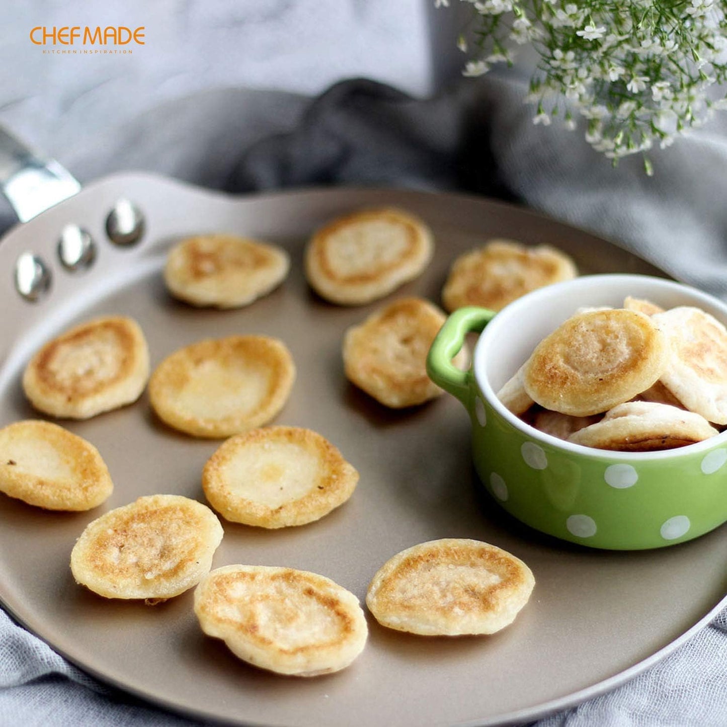 CHEFMADE Crepe Pan with Bamboo Spreader, 8-Inch Non-Stick Pancake Pan with Insulating Silicone Handle for Gas, Induction, Electric Cooker (Champagne Gold)