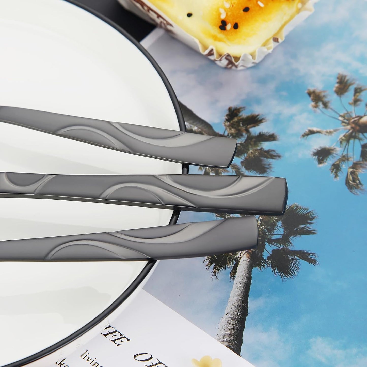 Black Silverware Set, 30 Pieces Stainless Steel Flatware Utensils, Cutlery Set Service for 6 Including Fork Spoon and Knife, Dishwasher Safe