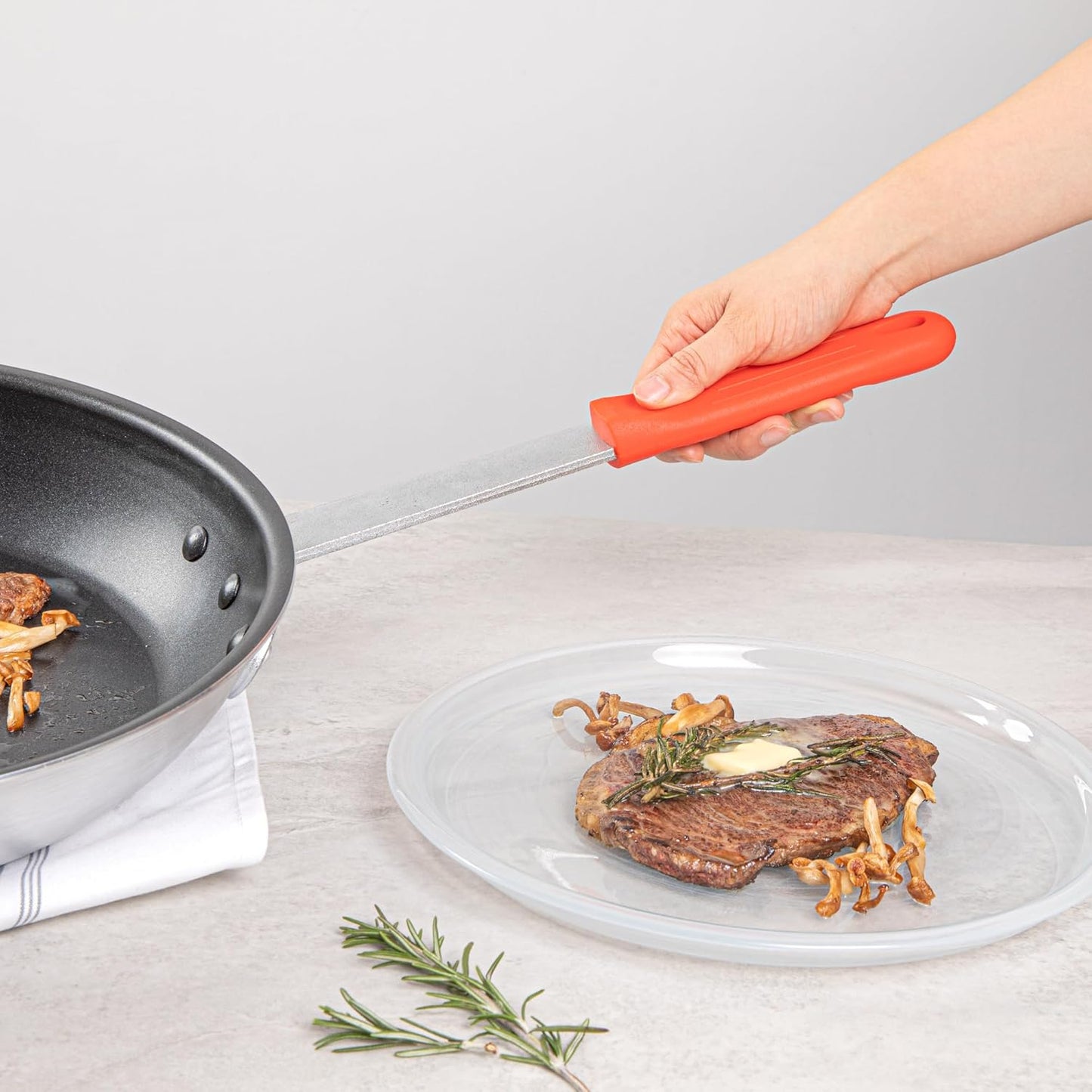 Restaurantware-Met Lux Pan Handle Sleeve, 1 Removable Pan Handle Cover - Fits 14-inch Pans, Aluminum Pans Sold Separately, Red Silicone Holder Sleeve, Dishwashable, No-Slip