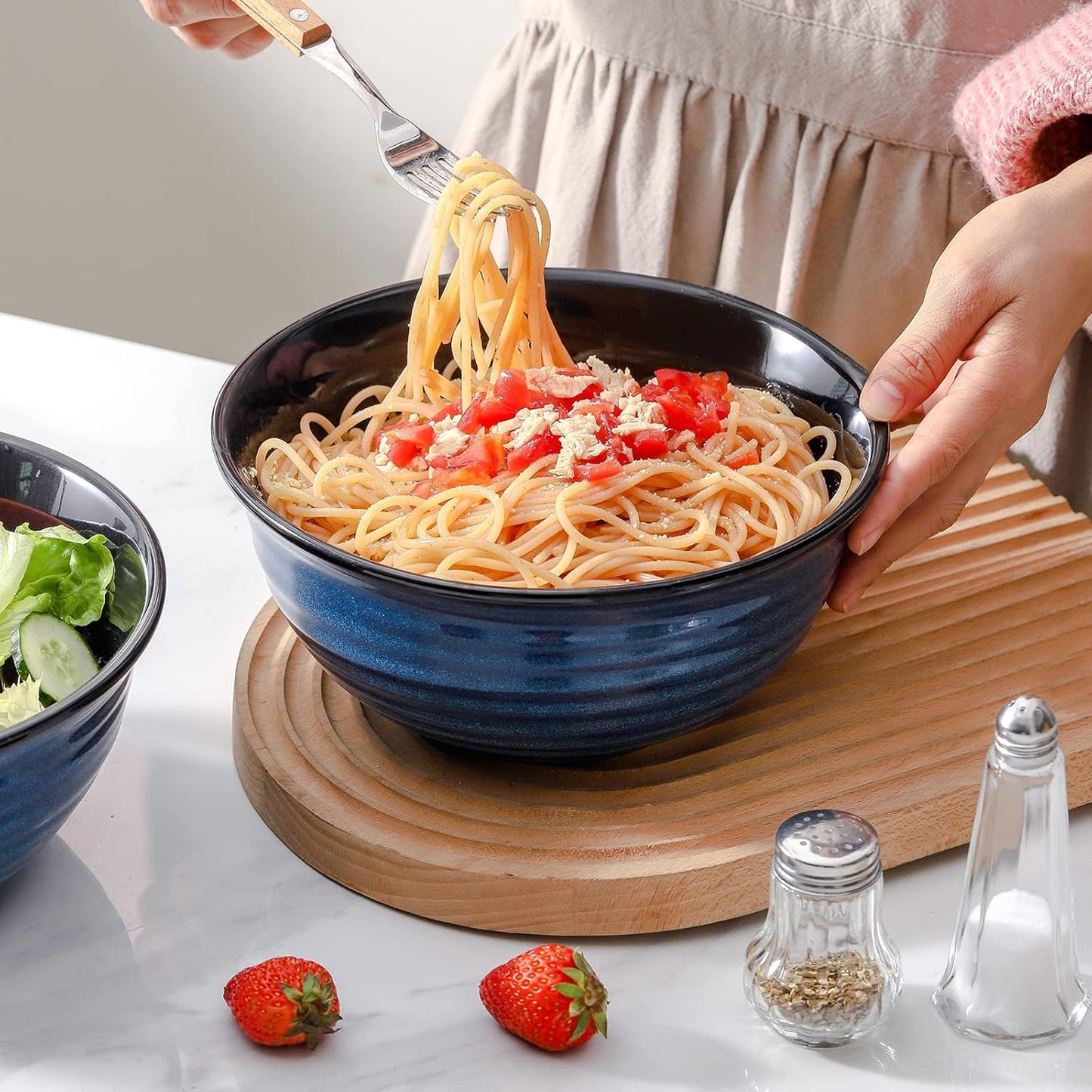 Hasense Ceramic Salad Bowls, 8.5 Inch Large Serving Bowls, 60 oz Serving Dishes for Entertaining Soup Pasta Ramen Pho Fruit Popcorn, Dishwasher and Microwave Safe, Set of 2, Navy Blue