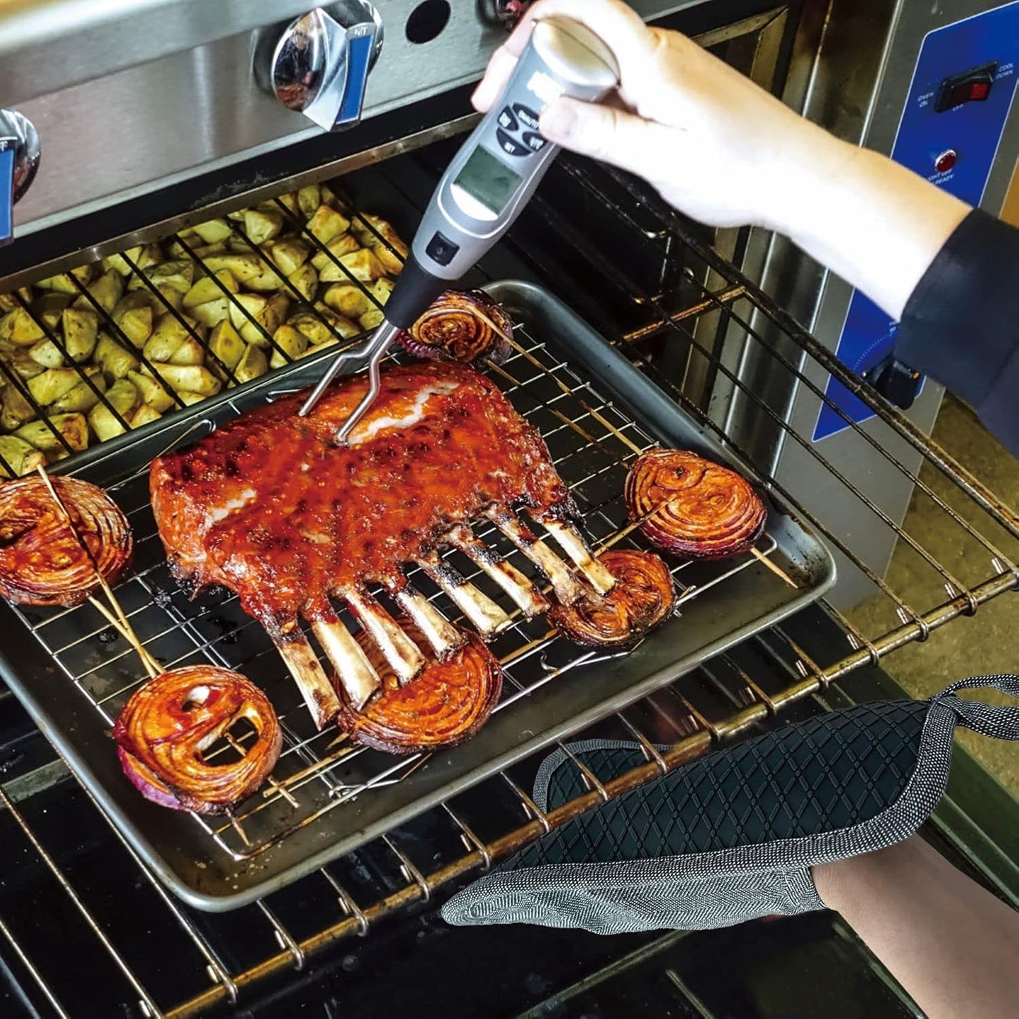 Pot Holders Yarn-Dyed Set of 3 Non Slip Silicone Kitchen Lines Heat Resistant 500℉ Kitchen Gloves BBQ Cooking Baking Women Men Cooking Barbecue Microwave Machine Washable (Gray Potholders)