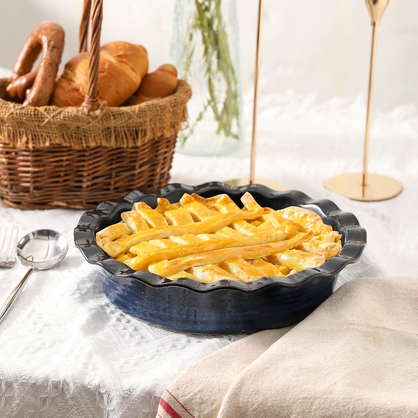 Hasense Ceramic Pie Pan for Baking 9 inch, Quiche Baking Dish for Oven, Round Nonstick Pie Plates for Apple Pie, Tart, and Quiche, Microwave & Oven Safe, Modern Blue Design