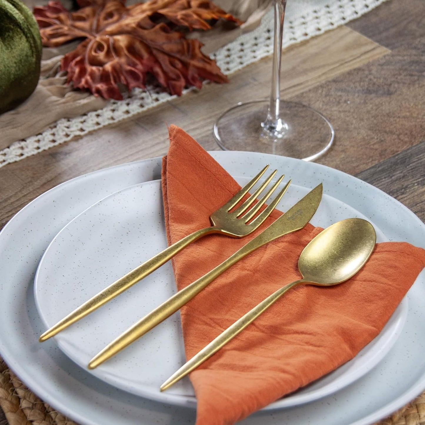 Luxury Vintage Flatware 20-Piece Set – Service for 4, Premium Stainless Steel with Weighted Handles, Aged Heirloom Finish, Dishwasher Safe, Elegant and Modern Cutlery (Vintage Gold)